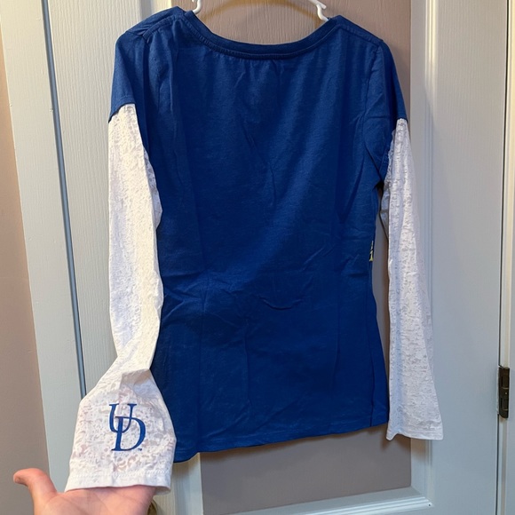 University of Delaware Blue Hens V-Neck Long Sleeve - Picture 3 of 4
